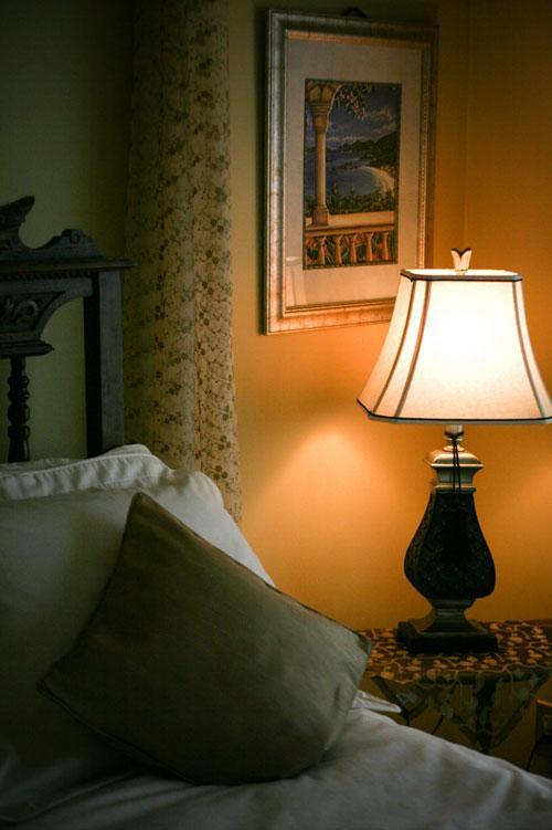 Hemingway'S By The Sea Bed & Breakfast Esquimalt Exterior photo